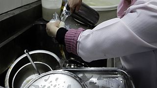 412 Algerian women break world record for washing dishes simultaneously
