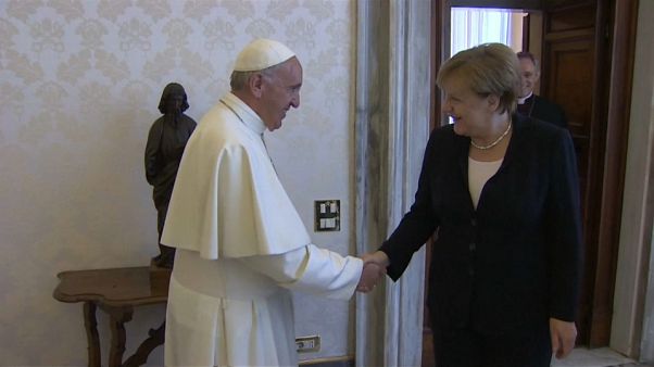 Merkel'den Papa'ya özel ziyaret Merkel'den Papa'ya özel ziyaret
