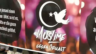 بالفيديو: مسلمون يشاركون في مسيرة ضد التطرف بالمانيا