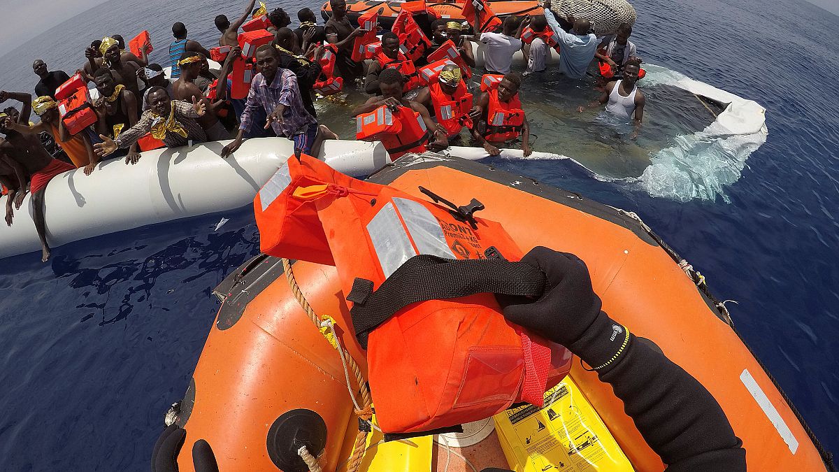 Akdeniz'de kaçak göçmen operasyonu