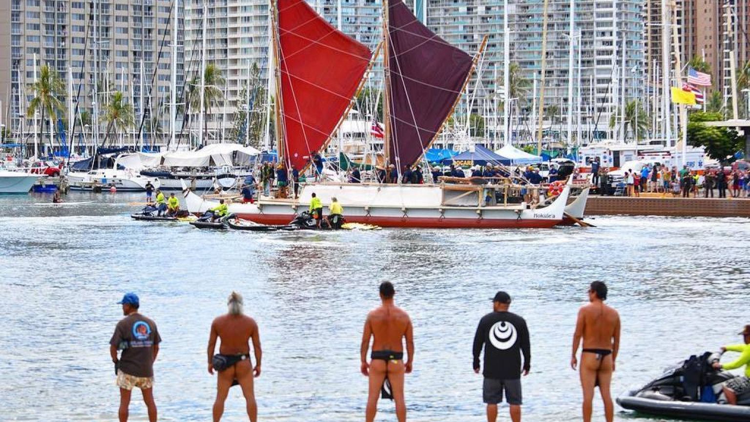 Il giro del mondo in canoa per difendere oceani e cultura indigena