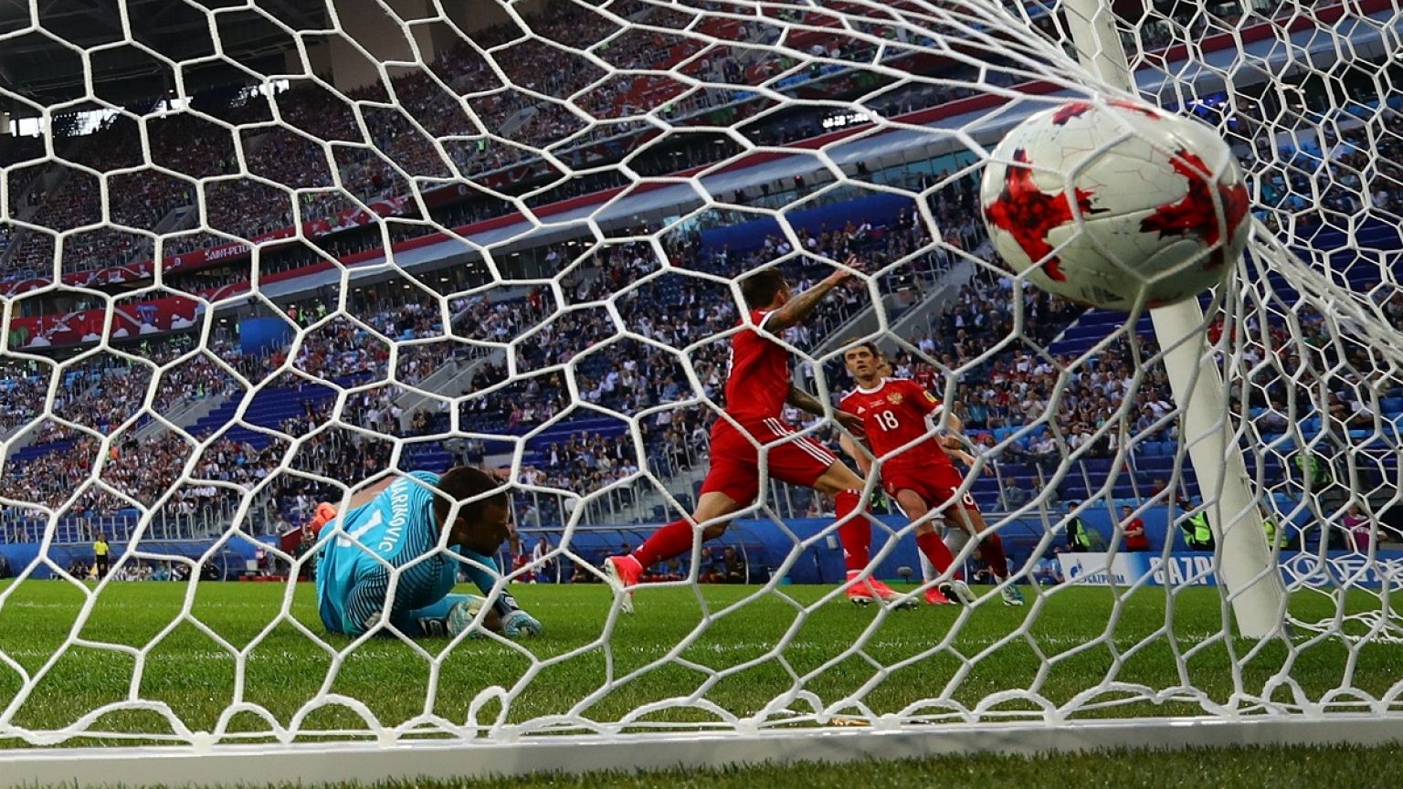 Calcio verso l'addio ai 90 minuti? Allo studio due tempi da 30' effettivi