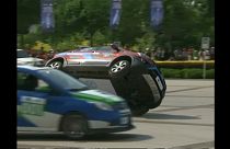 Gar nicht lahm: Elektroauto-Stunt-Show