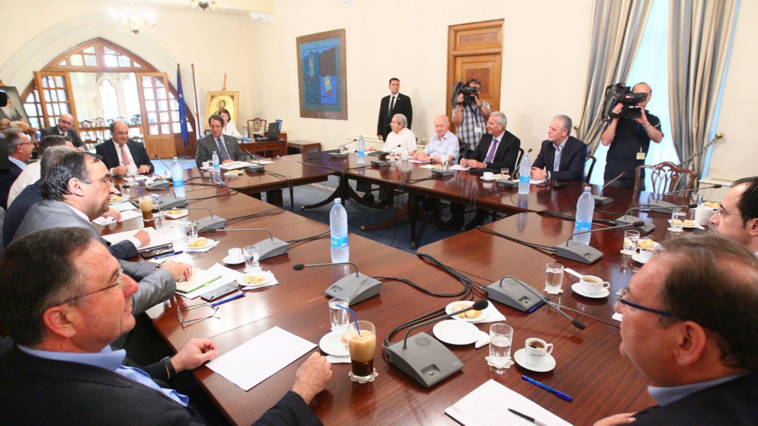 Κυπριακό: Με τη συνοδεία των πολιτικών αρχηγών στην Ελβετία ο Πρόεδρος της Δημοκρατίας