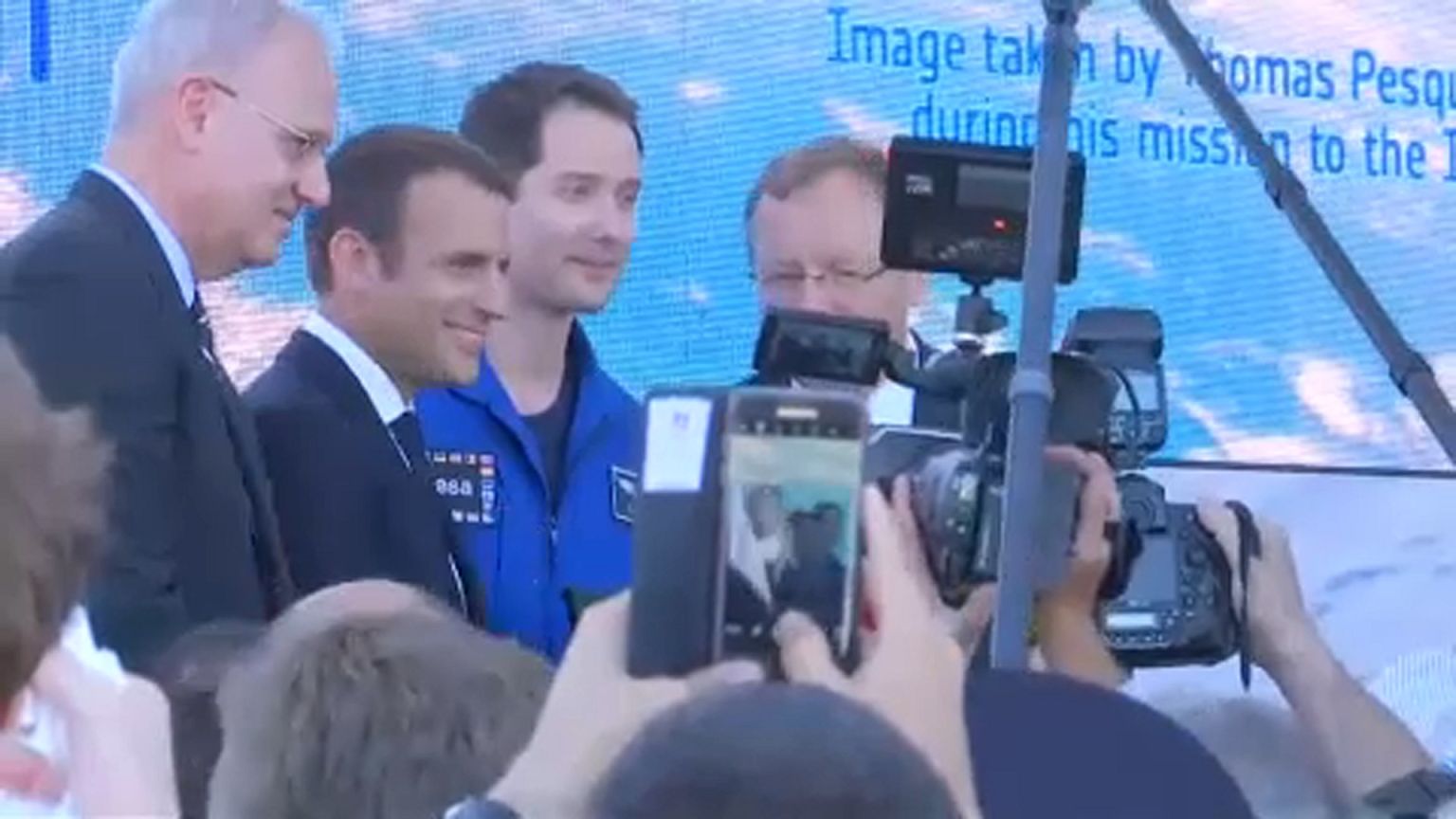 Macron et Pesquet au salon du Bourget