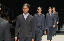 Носки не обязательны: мужская мода в Милане избавляется от комплексов