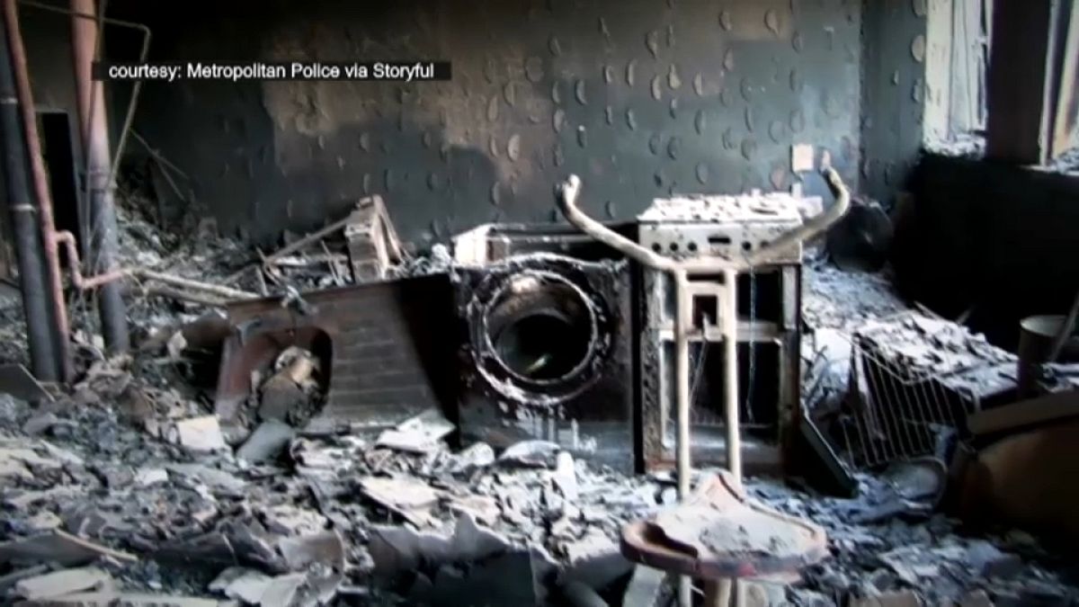 شاهد: صور من داخل برج غرينفيل بلندن الذي التهمته النيران