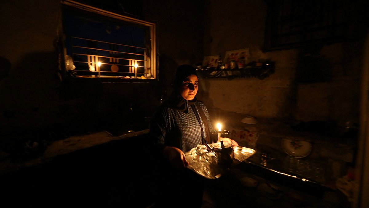 اسرائيل تخفض التزويد بالكهرباء عن قطاع غزة
