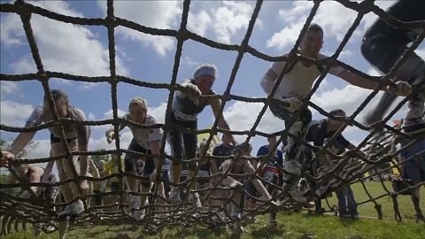 Durch Schlamm und Eiswasser ins Ziel: Strongman Run in Wacken