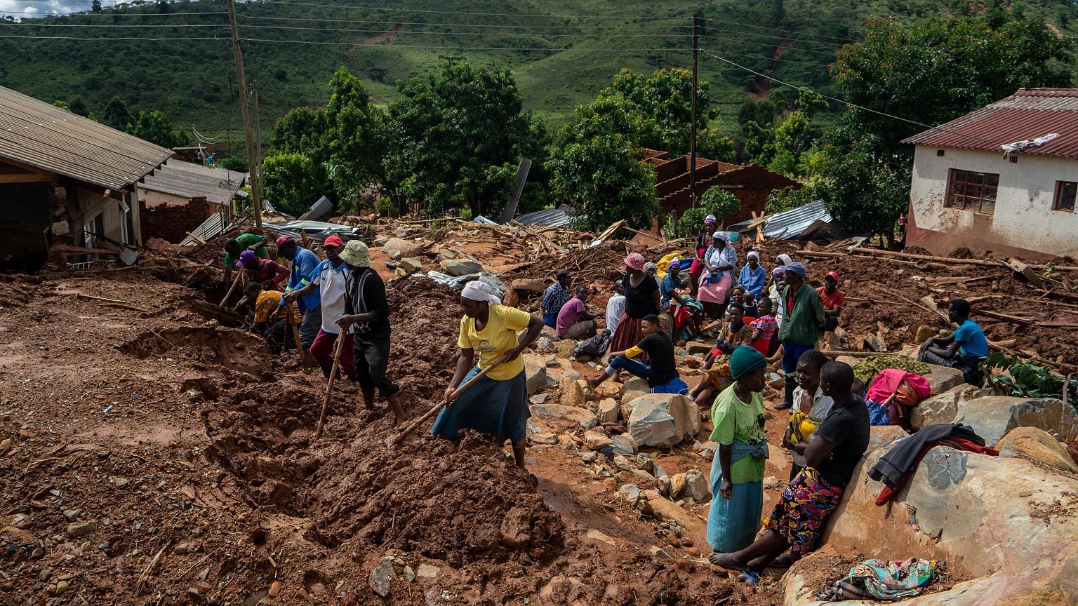 Image: Residents search for bodies on March 19, 2019 in Ngangu township of 