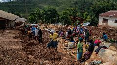 Image: Residents search for bodies on March 19, 2019 in Ngangu township of 
