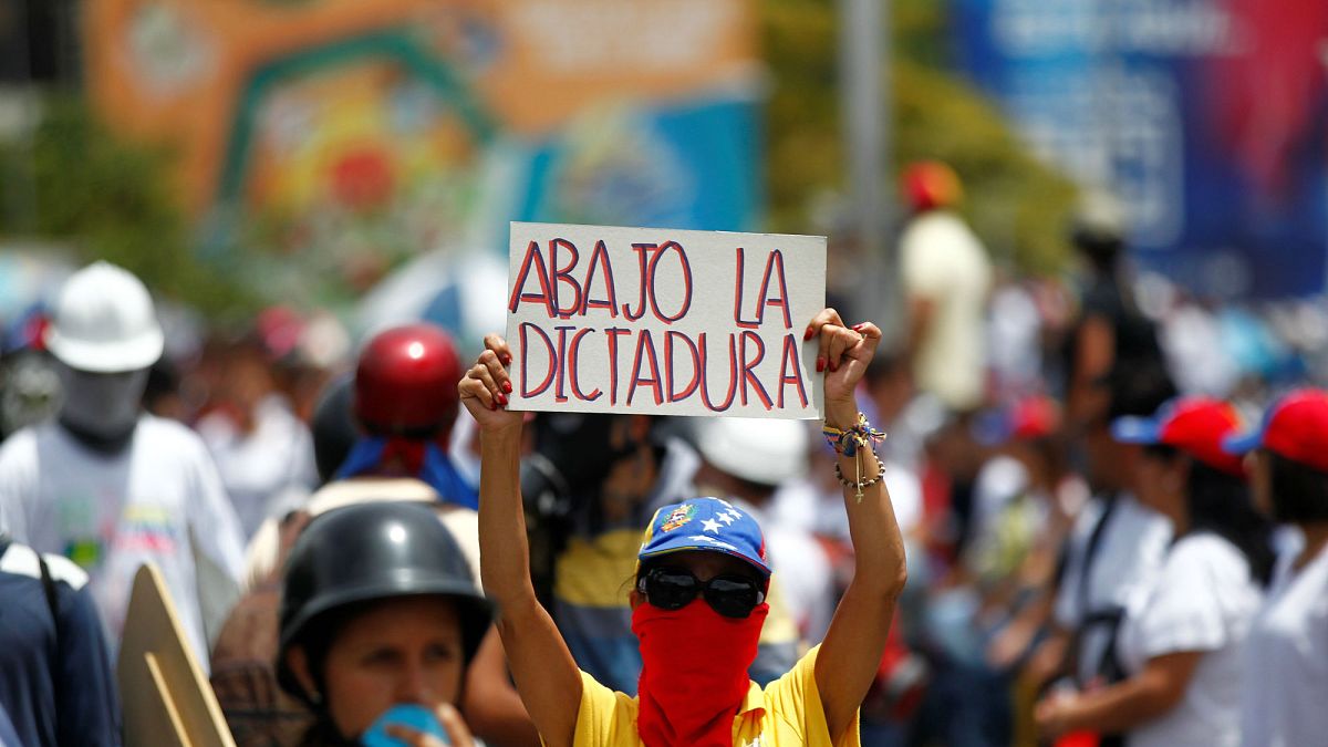 Venezuela: Jovem abatido nos confrontos em Caracas