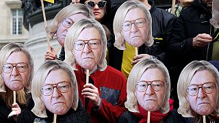 France : des chaînes empêchent Le Pen père d'entrer au siège du FN