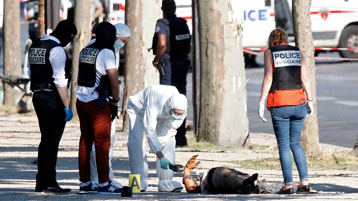 França: Suspeito de tentativa de atentado em Paris tinha licença de porte de arma