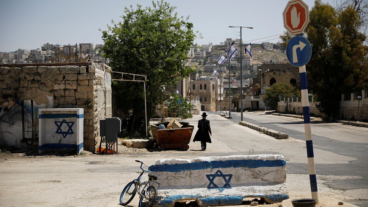 الجيش الإسرائيلي يقتل شابا فلسطينيا يقول أنه حاول طعن جنود
