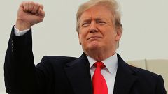 Image: President Trump arrives in Ohio to visit the Lima Army Tank Plant (L