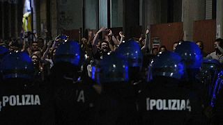 Torino, la ''guerriglia della movida'', diversi feriti e arresti