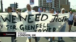Londra, dopo l'incendio alla torre aumentano le proteste contro il governo May