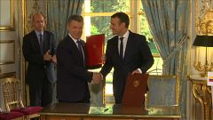Macron recibe a Santos y le promete más ayuda para la paz