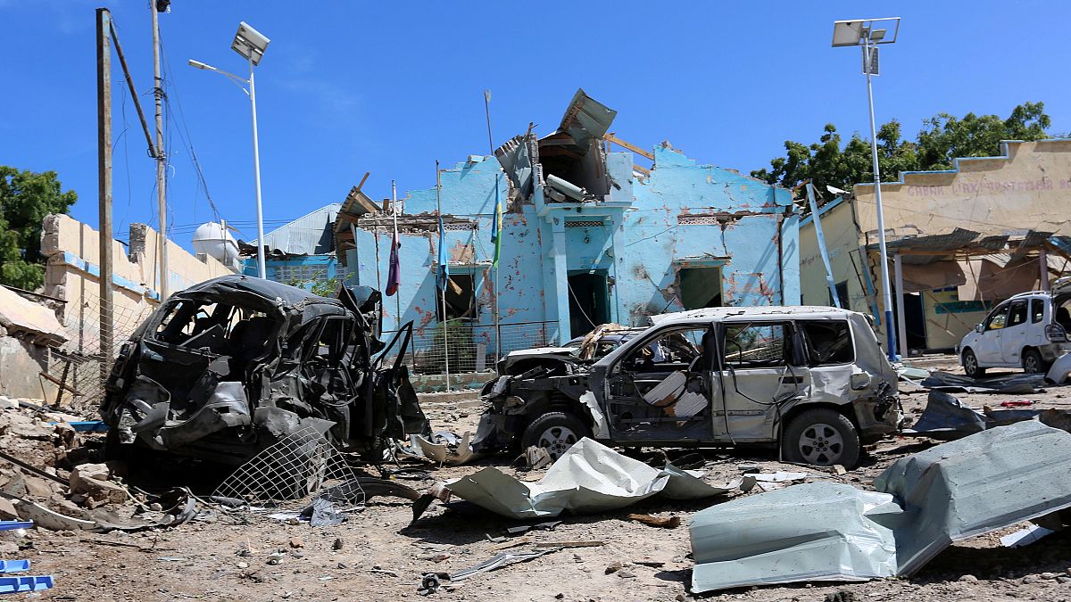 Deadly car bomb hits police station in Somalia