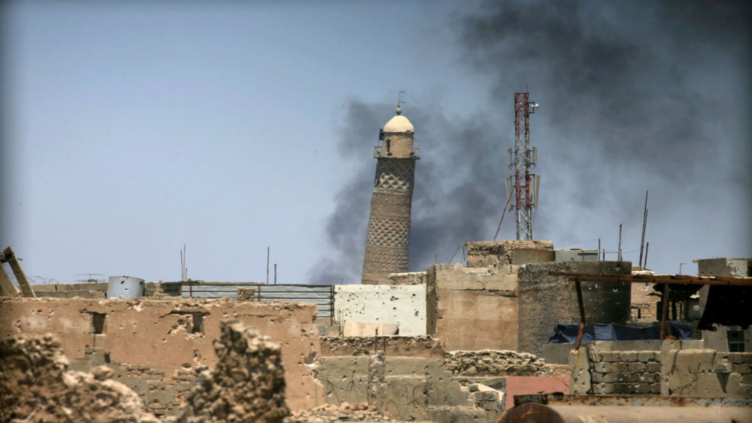 Video purports to show the destruction of Mosul's al-Nuri mosque