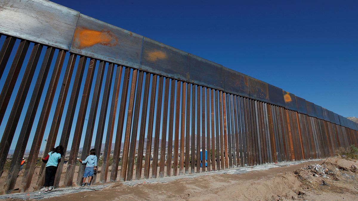 Trump napelemes falat építtetne a mexikói határra
