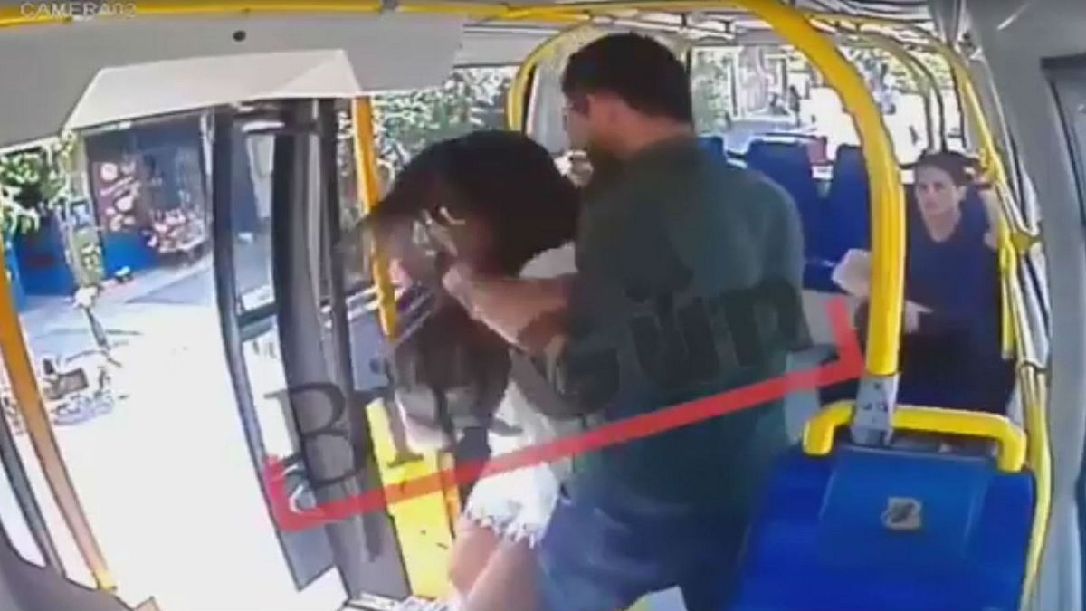 Τουρκία: 21χρονη δέχθηκε επίθεση σε λεωφορείο επειδή φορούσε σορτσάκι - ΒΙΝΤΕΟ