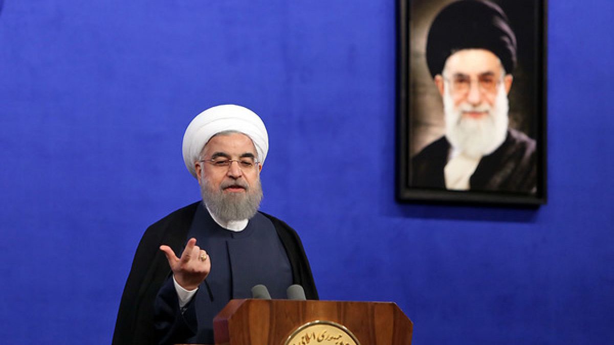 روحانی: باید اقتصاد را از دولت به مردم واگذار کنیم