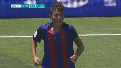 Calcio: giovanissimo del Barcellona segna un gol incredibile da centrocampo