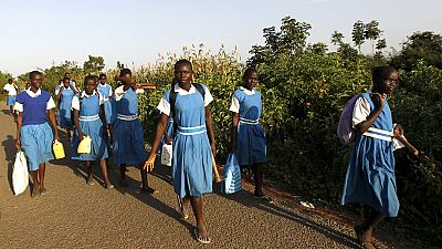 Kenya : le président va offrir gratuitement des serviettes hygiéniques aux filles scolarisées