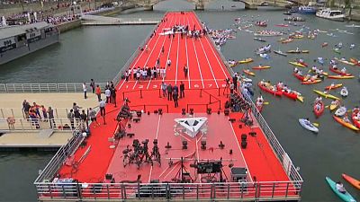 Paris-2024 : une piste d'athlétisme sur la Seine