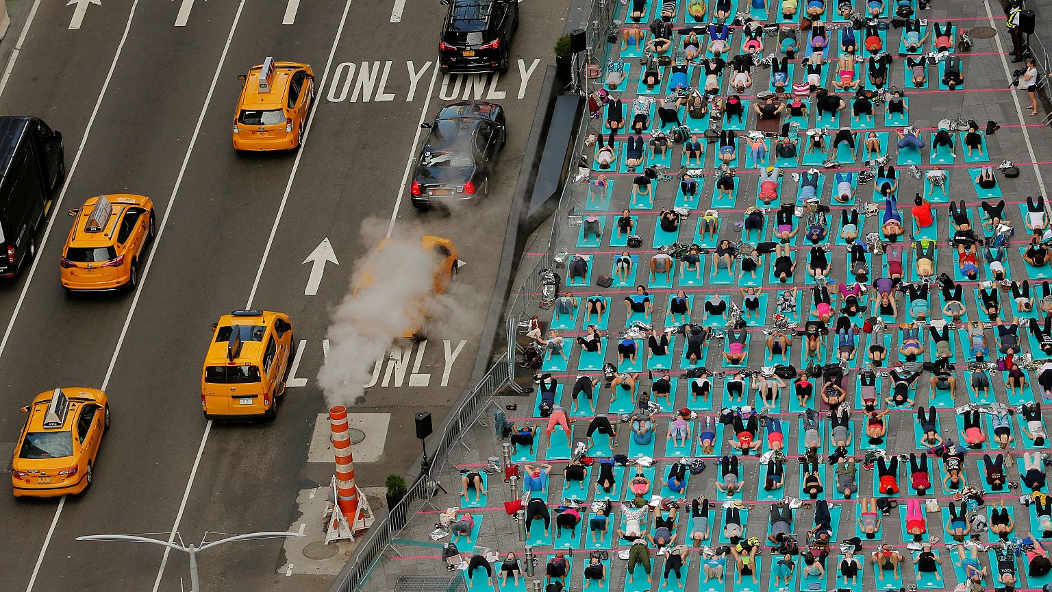 This week in pictures: heatwave in Europe and yoga in the Times Square