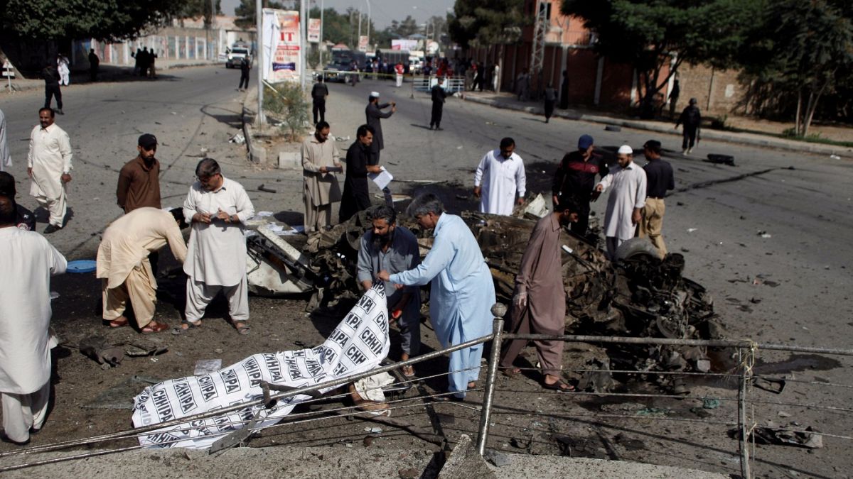 Серия взрывов в Пакистане: десятки жертв среди мирных жителей