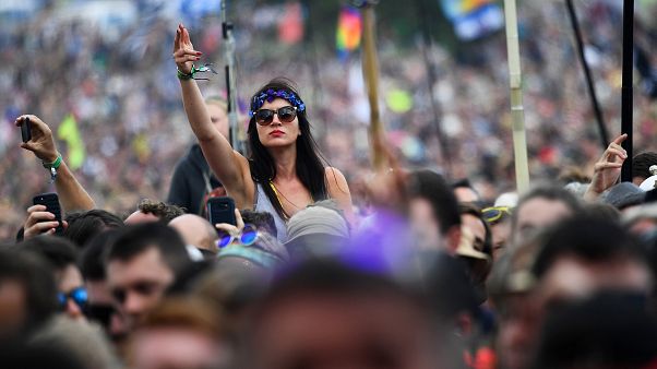 Minuto di silenzio a Glastonbury Minuto di silenzio a Glastonbury