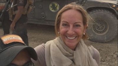 وفاة الصحفية الفرنسية فيرونيك روبير متأثرة بإصابتها في الموصل