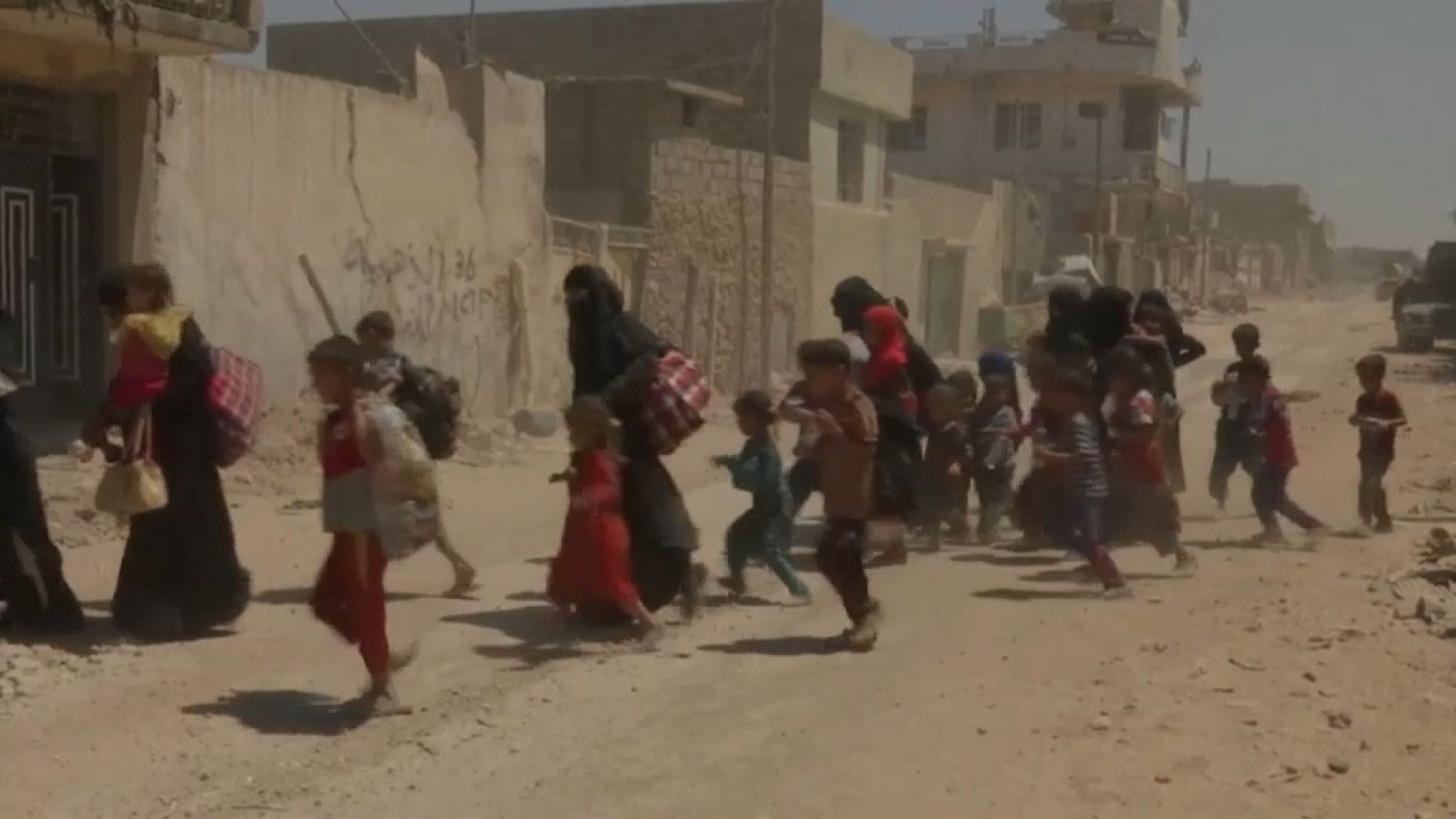 مدنيو الموصل القديمة.. بين همجية داعش وضراوة المعارك