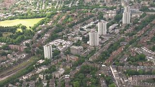 Reino Unido: 34 blocos habitacionais em risco de incêndio