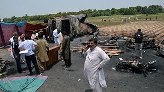 Tragedia con al menos 146 muertos tras el accidente de un camión en Pakistán