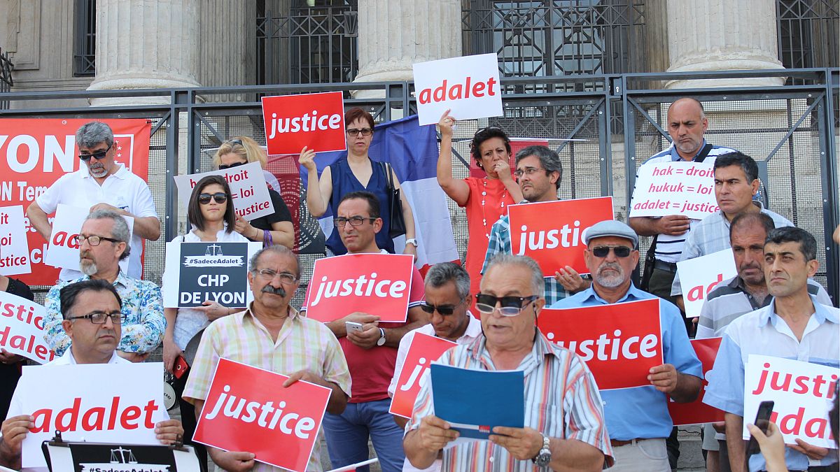 Fransa: Adalet yürüyüşüne Lyon Adalet Sarayı önünden destek