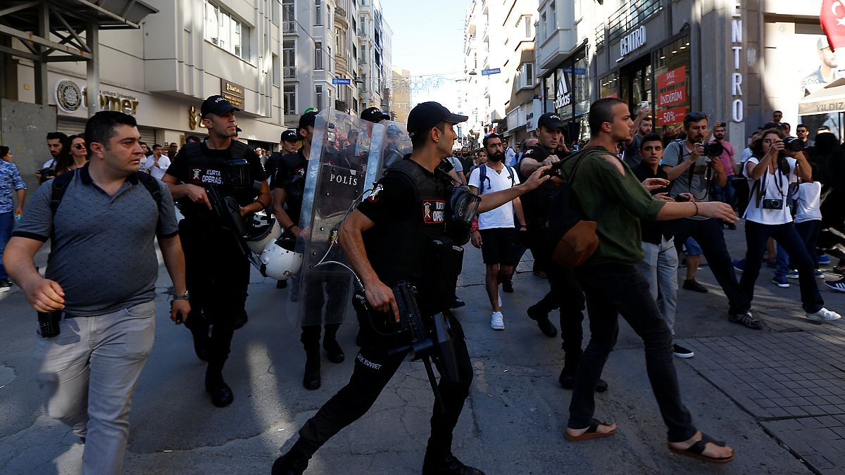 Polícia turca reprime marcha gay