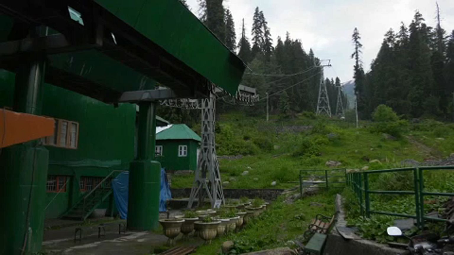 Leszakadt egy turistafelvonó Indiában