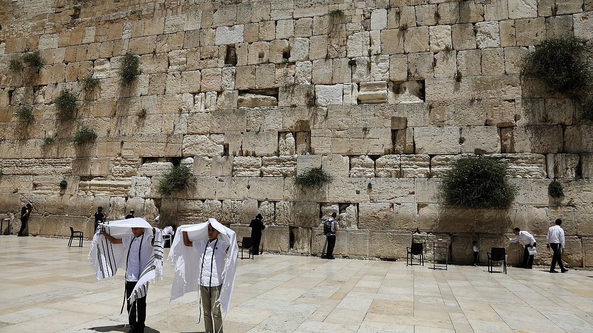 الحكومة الإسرائيلية تتخلى عن خطة الصلاة المختلطة أمام حائط المبكى