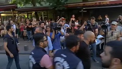 خشونت پلیس ترکیه برای مقابله با شرکت کنندگان در رژه دگرباشان جنسی