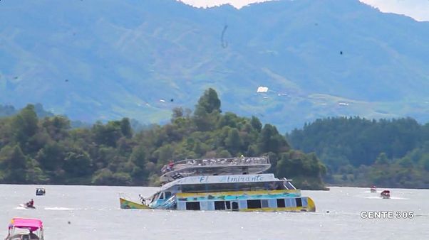 Colombia: affonda battello turistico, almeno 6 morti Colombia: affonda battello turistico, almeno 6 morti