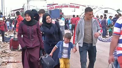 Syrian refugees return home from Turkey for Eid