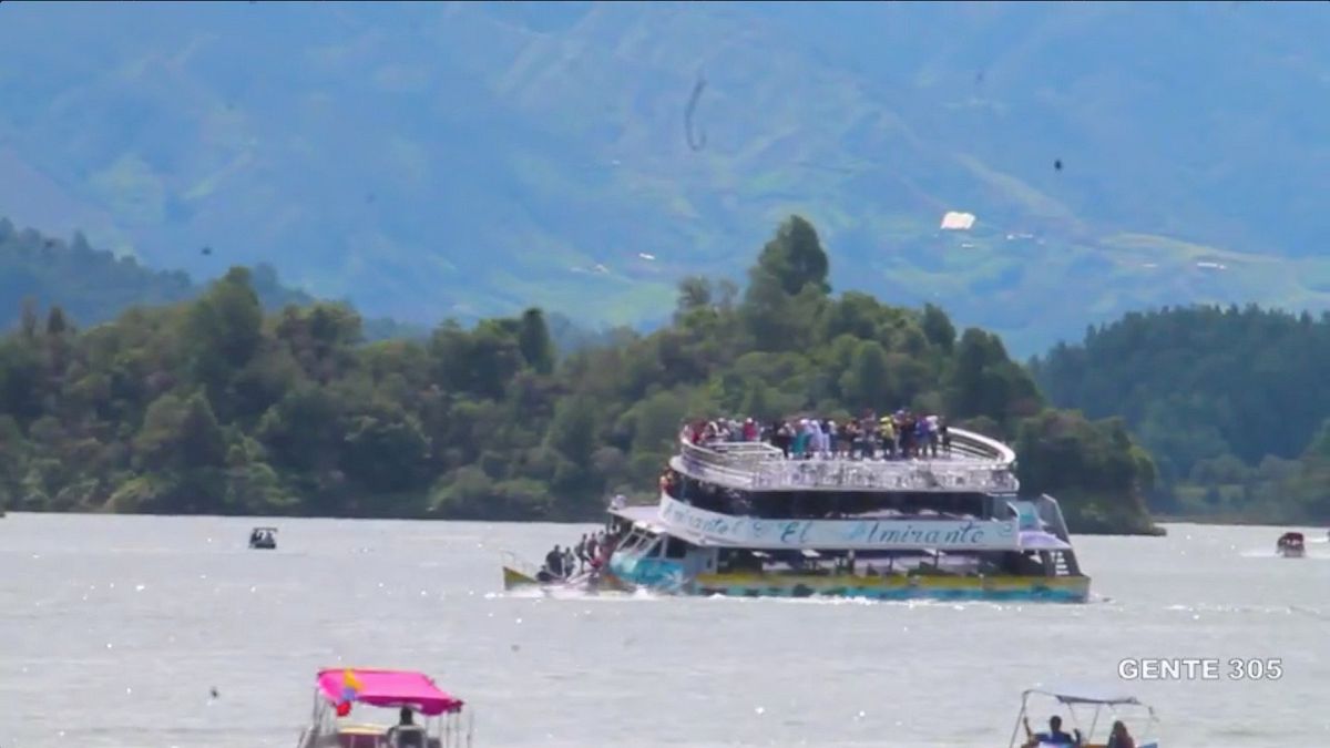 غرق شدن قایق گردشگری در کلمبیا در کم‌تر از ۵ دقیقه