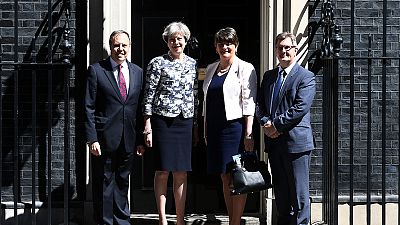 Theresa May alcanza un acuerdo de gobierno con el DUP de Irlanda del Norte