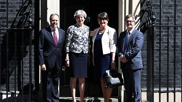 Theresa May chega a acordo com unionistas irlandeses Theresa May chega a acordo com unionistas irlandeses