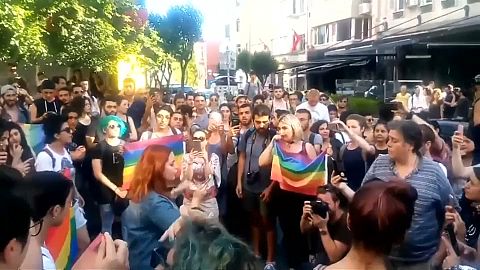 Protesters and police clash at banned Istanbul pride parade