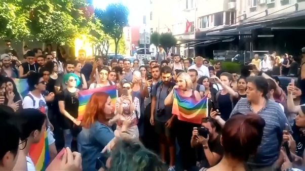 "Gefährdung der öffentlichen Ordnung": Verbot der Gay-Pride in der Türkei "Gefährdung der öffentlichen Ordnung": Verbot der Gay-Pride in der Türkei